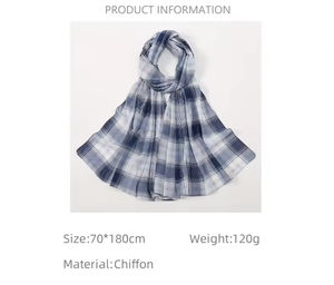 Bufanda Clásica a Cuadros con Diseño Azul y Blanco, Patrón Atemporal con Textura Suave Tejida para Uso Diario - Product Image 3