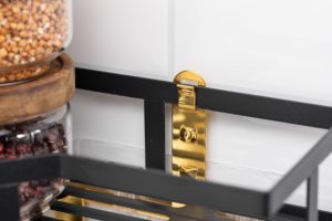 Étagère de rangement d'angle de cuisine en métal en forme de triangle, panier mural avec crochets adhésifs pour cuisine moderne de luxe et salle de bain - Product Image 4