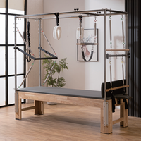 Lit de Pilates Cadillac en Chêne Massif - Table Trapèze Professionnelle avec Revêtement en Cuir Lavable et Ajustement Rapide pour la Rééducation en Studio