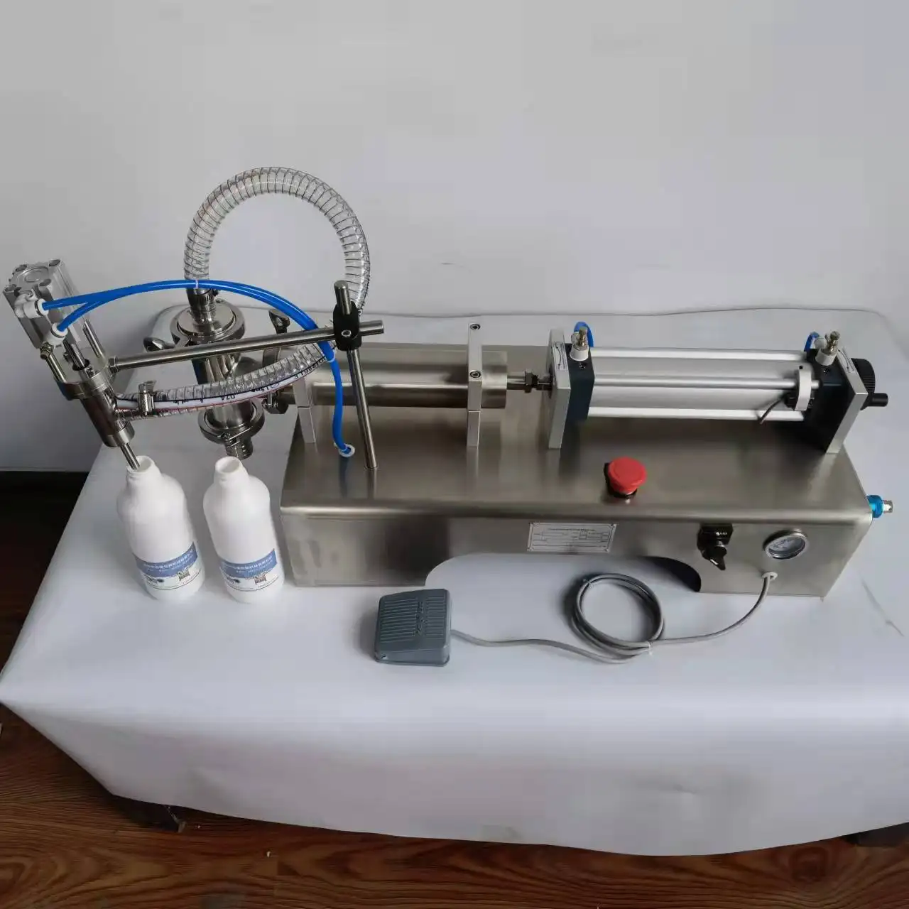 Máquina semiautomática de llenado de botellas de jugo para bebidas de leche de aceite de agua líquida, máquina de llenado de detergente para ropa