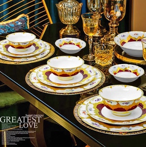 Services <span class=keywords><strong>de</strong></span> <span class=keywords><strong>table</strong></span> en <span class=keywords><strong>porcelaine</strong></span> fine, 40 pièces, <span class=keywords><strong>de</strong></span> luxe royal européen, réutilisables et portables, avec bordure dorée, pour steak et nouilles - Product Image 1