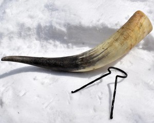 แตรดื่มควายธรรมชาติขนาดใหญ่พร้อมขาตั้งโลหะสำหรับคนรักทุ่งหญ้า - Product Image 6