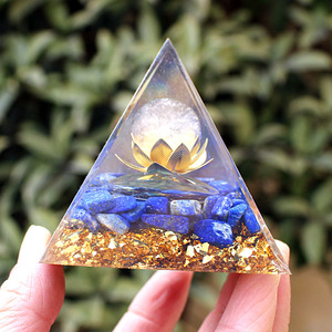 Pirámide de Resina Epoxi con Flor de Loto Azul, Adorno de Resina para Feng Shui, Decoración para el Hogar, Escritorio, Sala de Estar - Product Image 3
