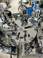 Pièces moulées sous pression en métal OEM, machine d'assemblage automatique d'éléments de fixation, composants de moteur de pompe pour machines