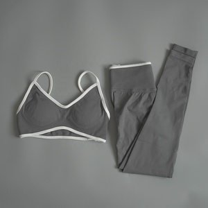 Nuovi <span class=keywords><strong>Set</strong></span> Yoga da 4 Pezzi alla Moda 2025, Abbigliamento Sportivo Senza Cuciture Personalizzato <span class=keywords><strong>per</strong></span> <span class=keywords><strong>Palestra</strong></span> e Fitness Femminile - Product Image 2