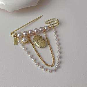 Broche de diseñador chapado en oro con aleación, remaches, cadena de cuentas CCB irregular y borlas, <span class=keywords><strong>para</strong></span> mujer, moderno, <span class=keywords><strong>para</strong></span> fiesta, traje, accesorios de moda - Product Image 4