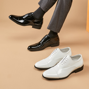 Estilo británico 2025 nueva llegada Zapatos de vestir de charol brillante para Hombre Zapatos formales Oxford con punta en la tapa para negocios y bodas - Product Image 3