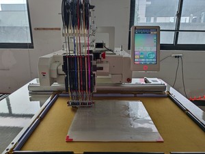 Máquina de fijación automática de cuentas, máquina de fijación con placa de oro, máquina de composición de lentejuelas - Product Image 4