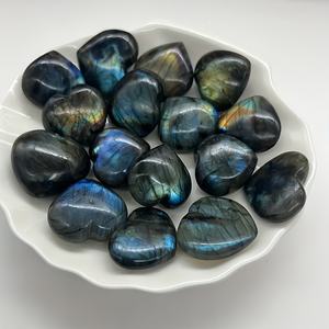 Corazón de Labradorita al por mayor, piedra natural negra con tonos azules y verdes, herramienta portátil de alineación, decoración para equilibrio corporal, uso navideño - Product Image 3