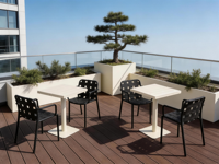 Chaise d'extérieur en plastique PP empilable avec accoudoirs, résistante aux UV, en rotin, pour jardin, restaurant, bistrot, terrasse – Vente en gros directe usine