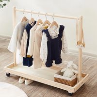 Maßgefertigter Holz-Kleiderständer für Babys und Kleinkinder aus Bambus mit Ablage und Kleiderstange für Kinderzimmer