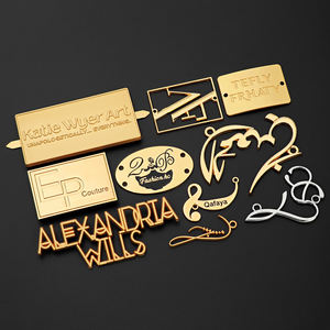 Bolsa de accesorios de ropa Hijab grabado en oro Abaya bufanda zapatos logotipo de marca personalizado etiqueta Logotipo de etiqueta de metal para ropa - Product Image 4