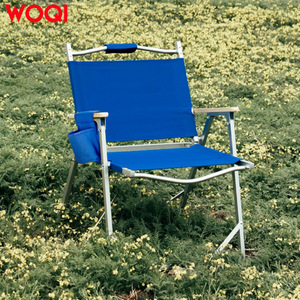 Silla de playa plegable Woqi azul, portátil y ligera, con asa de madera para uso en exteriores. - Product Image 2