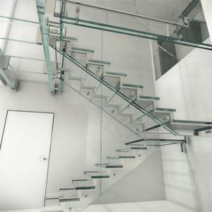 Scala Moderna Contemporanea in Vetro Trasparente con Gradini in Vetro Temperato Rinforzato e Ringhiera in Metallo per Ville e Uso Commerciale - Product Image 5
