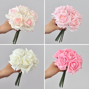 <span class=keywords><strong>Bouquet</strong></span> de roses artificielles de haute qualité à texture humide simulée, toucher hydratant, 5 têtes, bords frisés, pour décoration intérieure - Product Image 2