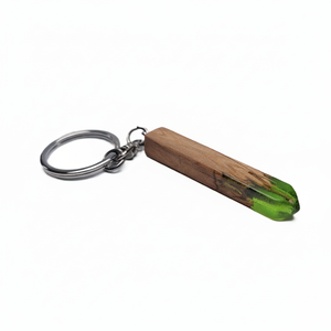 Porte-clés personnalisé en résine époxy et en bois commande en gros fait à la main en résine époxy porte-clés en bois prix de gros porte-clés de Noël unique - Product Image 1