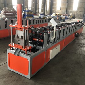 Rail de guidage latéral de <span class=keywords><strong>porte</strong></span> de volet roulant de nouveau style, machine de formation de rouleau/machine de formation de rouleau de profil en U pour panneaux de volet roulant - Product Image 4