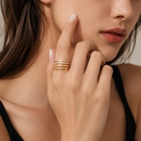 Lot de 4 bagues fines empilables en acier inoxydable plaqué or 2 mm avec zircon, pour femme, vente en gros de bijoux de mode