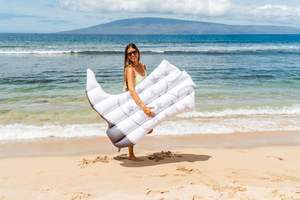 Flotador Inflable para Piscina con Forma de Bota de Vaquero de PVC con Patrón de Estrella Blanca Gigante de 54 Pulgadas, Tamaño Adulto - Product Image 4