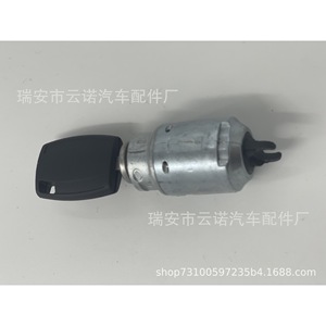 ตัวล็อคกระจังหน้าฟอร์ด โฟกัส 1355231 4M5AA16B970AB อะไหล่ทดแทนทำจากเหล็ก - Product Image 1