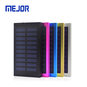 Batería Externa Solar Delgada de 20000mAh con <span class=keywords><strong>Carga</strong></span> Rápida Tipo-C, Cargador Portátil para Viajes al Aire Libre - Product Image 1