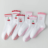 Chaussettes douces à volants pour femmes avec broderie nœud cerise antidérapantes pour le yoga et le Pilates