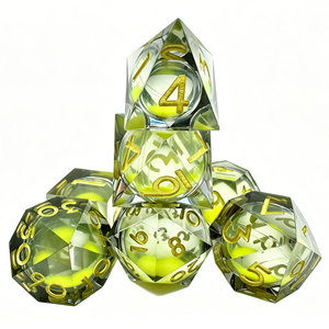 Dados DND de núcleo líquido verde oliva ahumado transparente con relieve dorado, rodadura estable para juegos de rol TTRPG y reuniones de grupo - Product Image 5