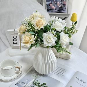 Arrangement de fleurs artificielles Queyiyi, roses en soie, décoration de mariage, décoration de la maison, bouquet de feuilles roses, blanches, violettes et vertes - Product Image 2