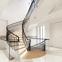 2022 nuovo design di villa o residenziale in ferro battuto curvo scala in legno design dalla fabbrica di scale Foshan