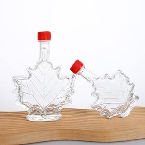 Bouteille de sirop en verre en forme de feuille d'<span class=keywords><strong>érable</strong></span> 50ml 100ml 250ml Bouteille de liqueur en verre avec bouchon <span class=keywords><strong>à</strong></span> vis pour <span class=keywords><strong>l</strong></span>'emballage de spiritueux Vodka - Product Image 6