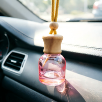 Vente en gros de flacons de parfum pour voiture en verre miniature avec logo personnalisé, diffuseur de parfum pour voiture, désodorisant pour la décoration intérieure de la voiture