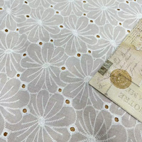 Tissu en dentelle brodée ajourée en pur coton résistant à l'abrasion, motif floral, perforations bilatérales pour printemps/été