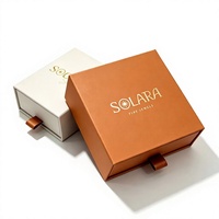 Boîte cadeau à bijoux avec tiroir coulissant, logo imprimé sur mesure, boîte d'emballage rigide en carton de luxe pour le rangement des bagues et des colliers