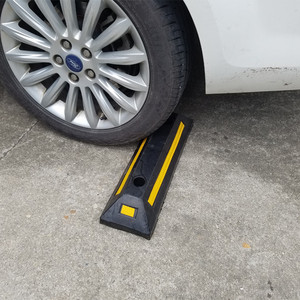 Tope de Estacionamiento de Goma de una Sola Pieza 500x150mm Negro Amarillo, Bloque Anticolisión para Ruedas de Garaje Subterráneo - Product Image 1