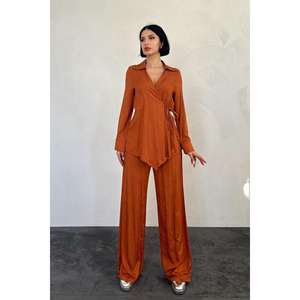 ชุดสูทผู้หญิงพร้อมแถบผ้าแจ็คการ์ดสีน้ำตาล ขายส่งชุดแถบผ้าแจ็คการ์ด - Product Image 3