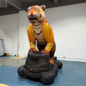 Tigre gonflable LED extérieur <span class=keywords><strong>de</strong></span> 2,4 m sur base rocheuse, en tissu Oxford, avec logo personnalisé, pour <span class=keywords><strong>la</strong></span> promotion des parcs d'attractions/centres commerciaux - Product Image 3