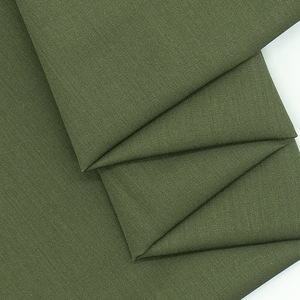 Tissu sergé fin en mélange modal non extensible, couleur kaki, 32 fils, en stock, vente en gros pour uniformes - Product Image 2