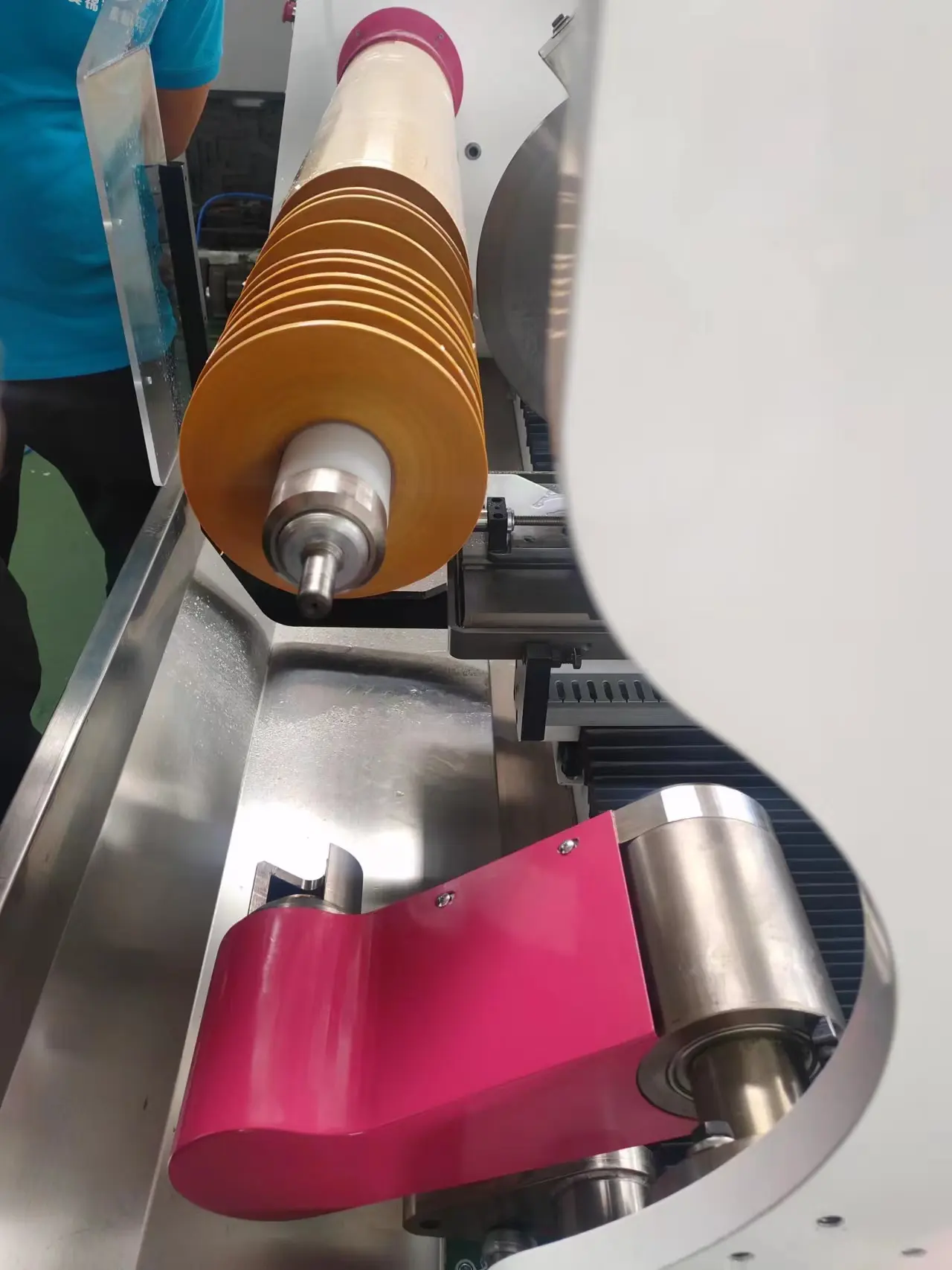 HJY-QJ01 कागज काटने की मशीन सिंगल शाफ्ट चिपकने वाली टेप काटने की मशीन