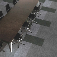 Dalles de moquette écologiques personnalisées autocollantes pour bureaux commerciaux et résidentiels 60cm X 60cm 50x50cm résistantes aux taches