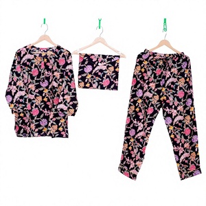 Robe de nuit élégante pour femmes, faite à la main, imprimé floral, 100% coton, respirante, douce, de haute qualité, col rond, ensemble de pyjama, cadeau pour demoiselle d'honneur - Product Image 1