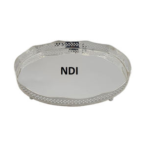 Plateau de service de style américain, forme arrondie, finition argentée, avec bordure en laiton élégante, pour mariages et réceptions royales - Product Image 4