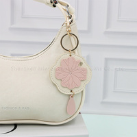 Porte-clés en cuir PU vibrant en forme de feuille de lotus, pendentif créatif et mignon pour sac à main, idéal comme cadeau pour femme et accessoire de sac