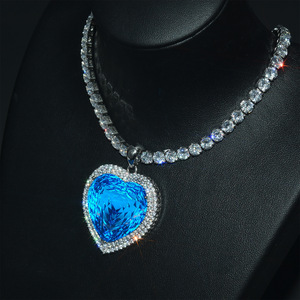 Nuova <span class=keywords><strong>Collana</strong></span> alla Moda con Ciondolo a <span class=keywords><strong>Cuore</strong></span> Esagerato, <span class=keywords><strong>Collana</strong></span> <span class=keywords><strong>Cuore</strong></span> <span class=keywords><strong>dell</strong></span>'<span class=keywords><strong>Oceano</strong></span> con Catena Interamente in Strass, Gioielli da Donna per Clavicola, Vendita all'Ingrosso - Product Image 4