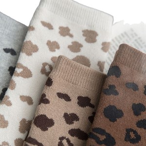<span class=keywords><strong>Calcetines</strong></span> de alta calidad para <span class=keywords><strong>mujer</strong></span>, logotipo personalizado, diseño Floral de fantasía, forro polar, hasta la rodilla, informal, a la moda, venta al por mayor - Product Image 5