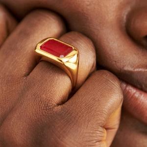 خاتم كوكتيل نسائي فاخر من النحاس الأصفر مطلي بالذهب عيار 18 قيراط، بتصميم كلاسيكي مرصع بحجر مستطيل من الكريستال - Product Image 2