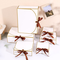 Boîte cadeau blanche minimaliste avec bordure dorée, ruban brun et fermeture à nœud, ensemble d'emballage cadeau haut de gamme imprimé quadricolore, vente en gros en vrac
