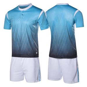 Uniforme de football pour hommes sur mesure en blanc et bleu, 100% polyester, qualité supérieure, best-seller, vêtements d'équipe en softshell. - Product Image 1
