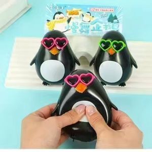 Jouet anti-stress en plastique en forme de patte de chat 123 Crystal Cat Paw Squishy Toy pour enfants et adultes unisexe de 8 à 13 ans - Product Image 4