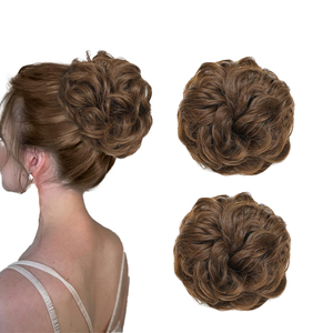 Morceau de cheveux <span class=keywords><strong>chignon</strong></span> désordonné marron châtaigne petits pains bouclés ondulés chouchou synthétique <span class=keywords><strong>chignon</strong></span> désordonné Extensions naturelles pièces de cheveux Updo pour les filles - Product Image 1