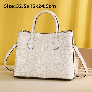 Bolso de hombro grande para mujer con estampado de cocodrilo y diseño de pez, cierre magnético, correa única, estilo moderno para jardín - Product Image 2